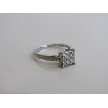 18ct white gold & diamond ring in square setting, 0.7cms x 0.7cms with diamonds to shoulders, size