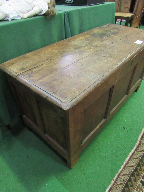 Oak panel chest, 116 x 50 x 60cms. Estimate £70-100 - Image 4 of 5