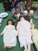 4 dolls including a miniature and a Simon Halbig; 4 ceramic dolls heads; & a Hermann teddy bear. Est