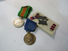 1939-45 defence medal and ribbon in original box; 1918-1928 medal; box of Polish military badges and