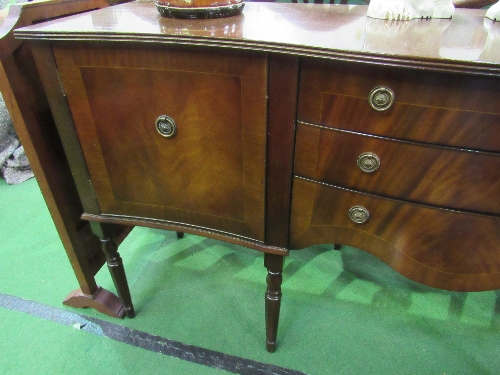 Mahogany serpentine fronted sideboard, 168 x 51 x 87cms. Estimate £30-50 - Image 3 of 4