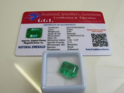 Emerald cut loose green emerald, 6.80ct with certificate. Estimate £40-50