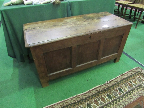 Oak panel chest, 116 x 50 x 60cms. Estimate £70-100 - Image 2 of 5