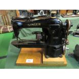 1928 Singer 69-5 Industrial button sewer. Est £20-40 plus VAT on the hammer price