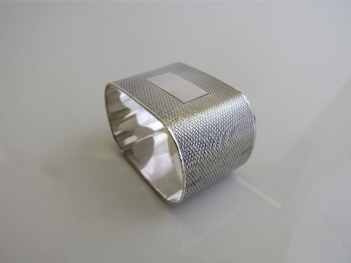 Oval hallmarked silver napkin ring in case (clean cartouche). Estimate £20-30