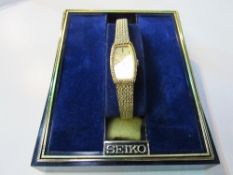 Seiko lady's dress watch with gold plated strap(boxed). Est 15-20