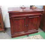 Small mahogany sideboard, 112 x 39 x 92cms. Estimate £20-30