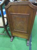 Mahogany fire screen with leather inlay depicting birds, height 90cms, width 48cms. Estimate £20-30