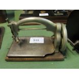 1921-1925 sewing machine by the Ideal Sewing Machine Co. Est £20-40 plus VAT on the hammer price