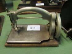 1921-1925 sewing machine by the Ideal Sewing Machine Co. Est £20-40 plus VAT on the hammer price