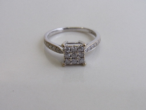 18ct white gold & diamond ring in square setting, 0.7cms x 0.7cms with diamonds to shoulders, size - Image 4 of 4