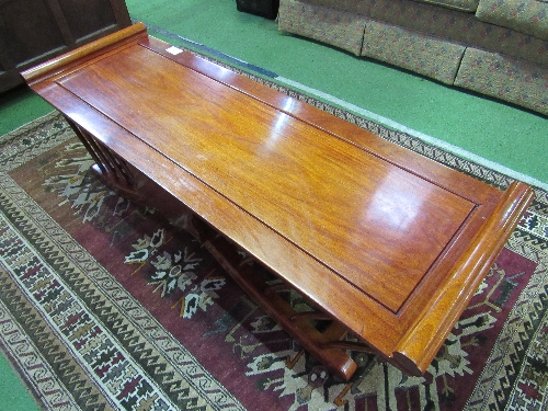 Hardwood large spindle sided coffee table, 150 x 50 x 45cms. Estimate £20-30 - Image 3 of 3