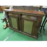 Mahogany chiffonier with 2 frieze drawers over cupboard, 121 x 43 x 83cms. Estimate £20-30