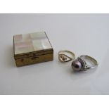 Jewellery box containing - Mother of pearl pill box with 4 pearls, 2 fashion rings and 1 pencil/