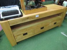 Oak low unit with alcove over 3 drawers, 152 x 52 x 61. Estimate £30-50