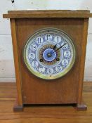 Oak cased mantel clock with ceramic face & Arabic numerals. Estimate £20-40