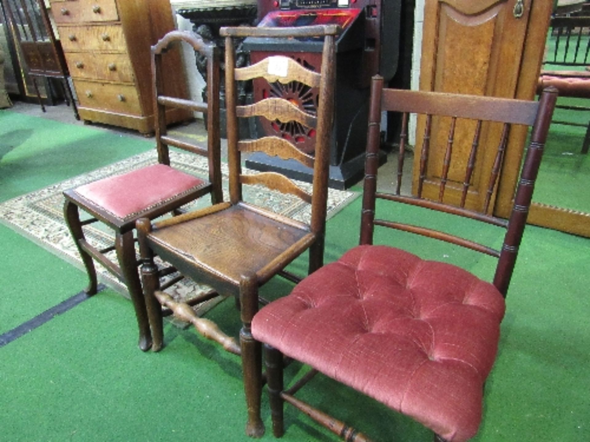 Oak & elm ladder-back chair together with 2 pink upholstered bedroom chairs. Estimate £10-20 - Image 4 of 4