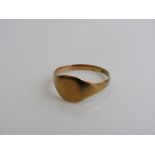 18ct gold plain signet ring size P weight 2.7gms. Est £60-70