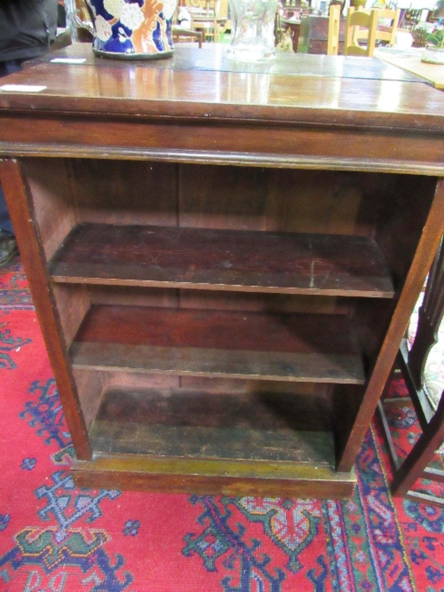 Mahogany open bookcase with 2 interior shelves, 76 x 31 x 100cms. Estimate £20-30 - Image 2 of 4