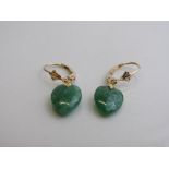 14ct gold jade heart earrings. Est £20-30