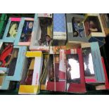 Box of 25 Lesney/Matchbox model vehicles. Estimate £30-50