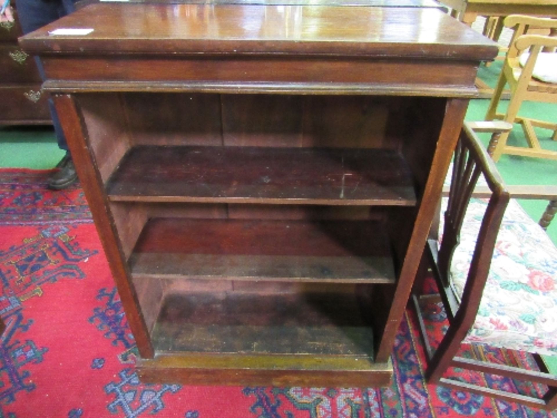 Mahogany open bookcase with 2 interior shelves, 76 x 31 x 100cms. Estimate £20-30