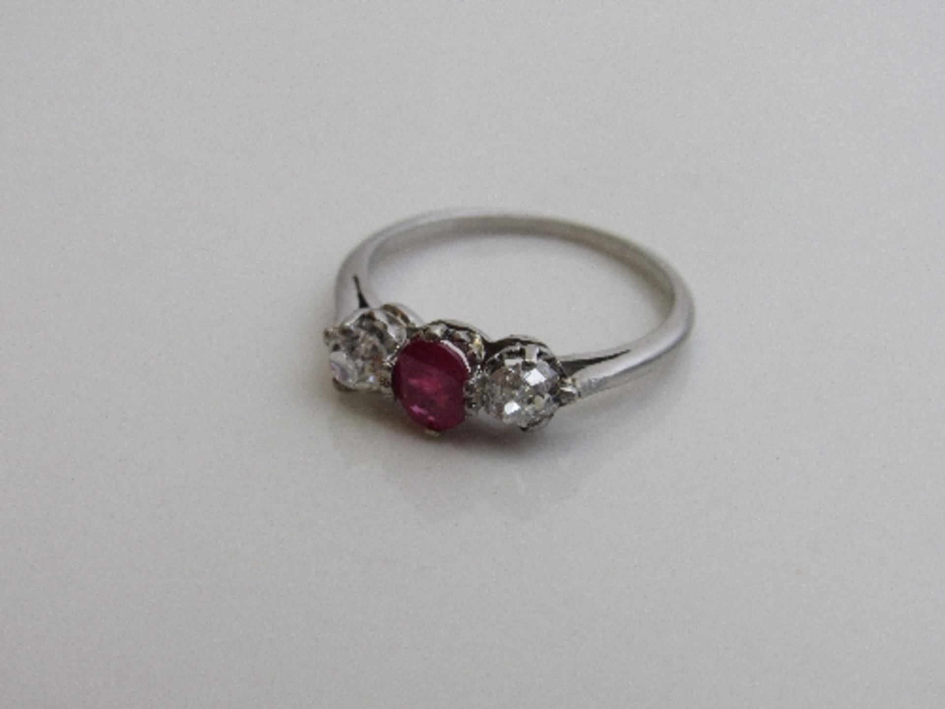 Platinum, diamond & ruby ring, size J 1/2, weight 2.3gms. Estimate £450-480 - Image 4 of 4