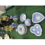 9 figurines & 8 pieces of Wedgwood blue Jasper. Estimate £20-40
