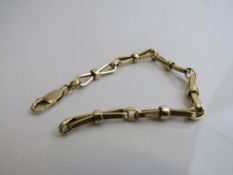18ct gold bow chain bracelet weight 8.3gms length 19cms. Est £180-200