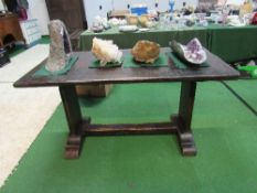 Small oak refectory style table, 140 x 70 x 75cms. Estimate £20-30