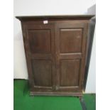 Oak 2 door cabinet, 122 x 60 x 162cms. Estimate £30-40