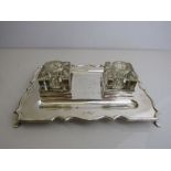 Sterling silver footed inkwell & pen stand with scalloped edges. Hallmarked Chester 1924. 410gms