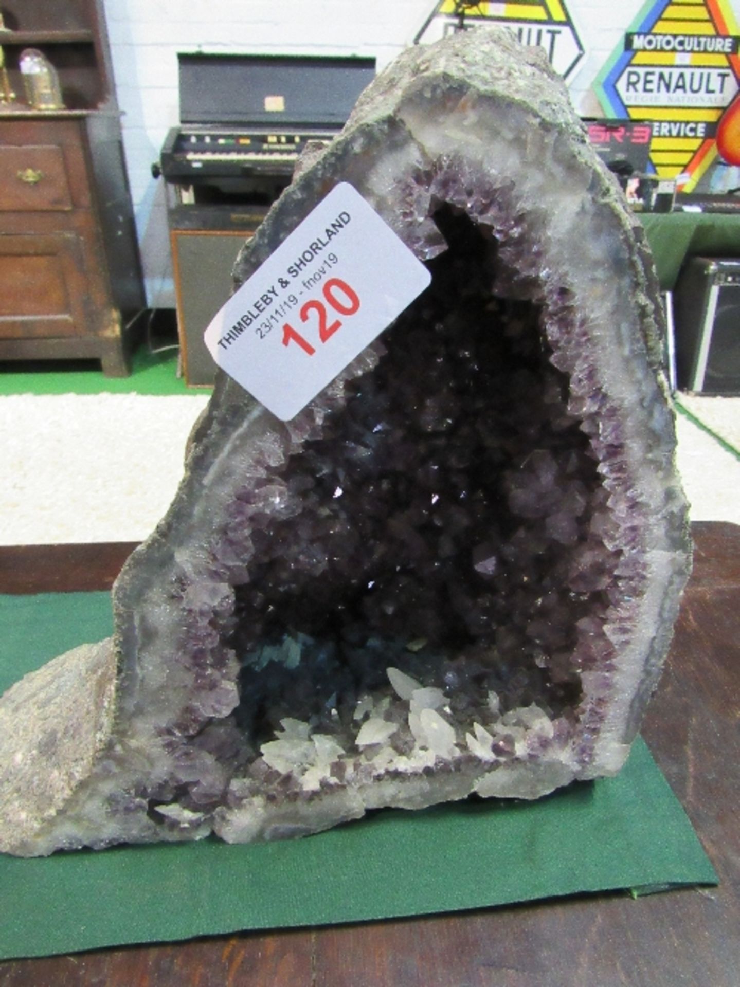 Rock crystal. Estimate £50-60