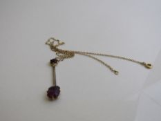 9ct gold and purple stone pendant necklace weight 2.5gms. Est £20-30