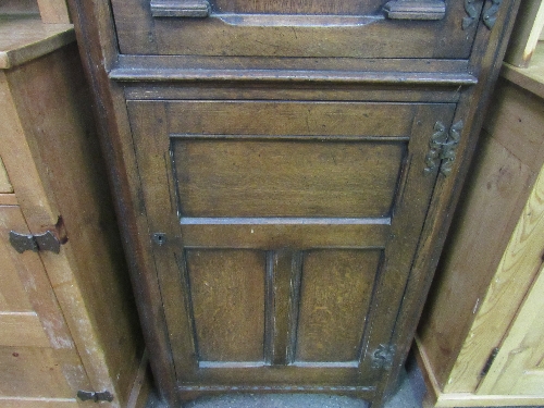 Oak corner cabinet with carved decoration to top cupboard, 70 x 38 x 176cms. Estimate £20-30 - Image 4 of 5