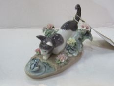 Lladro figurine cat & frog, No. 1442 in box. Estimate £65-80