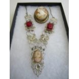 14No loose cameo's together with cameo brooch and necklace in box. Est £20-40