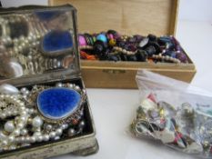 Silver coloured trinket box containing costume jewellery, bag of Christmas jewellery & box of