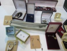 15 pieces of silver jewellery, mainly in boxes. Estimate £50-60
