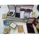 15 pieces of silver jewellery, mainly in boxes. Estimate £50-60