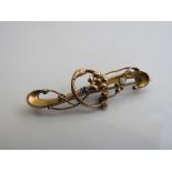 Victorian 9ct gold Art Nouveau brooch set with seed pearl and sapphire weight 2.4gms. Est £30-50