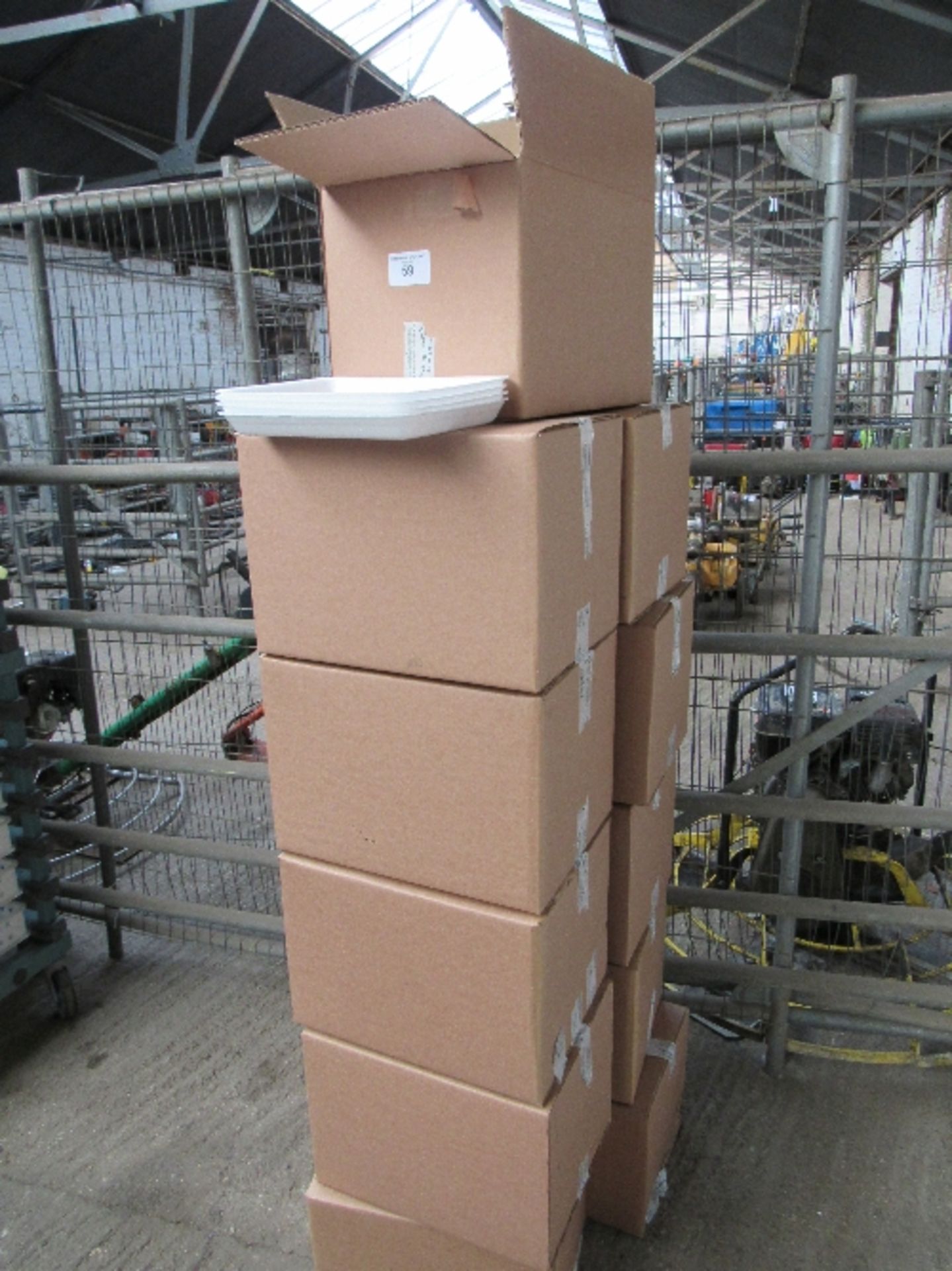 11 boxes of 50 polystyrene trays, 29 x 22 x 3cms