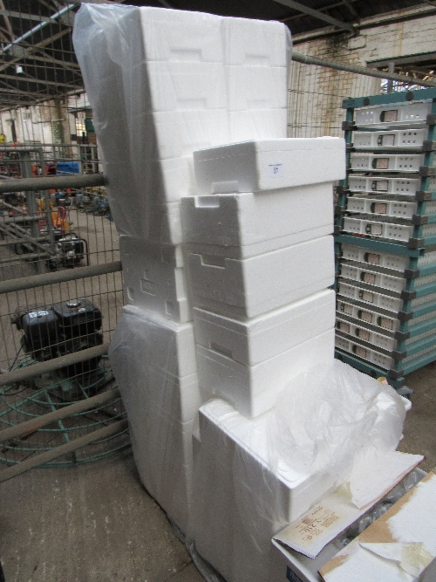 Qty of polystyrene boxes & 2 part rolls of chilled packaging material - Image 2 of 2