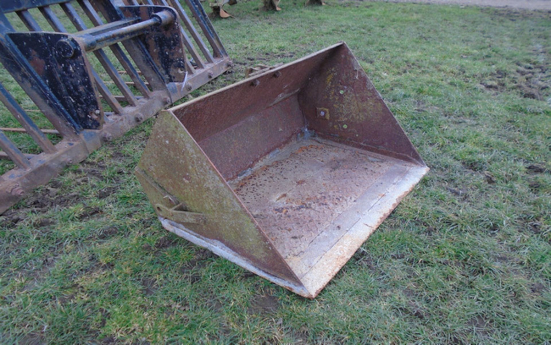 Bucket for tractor loader - Image 2 of 2