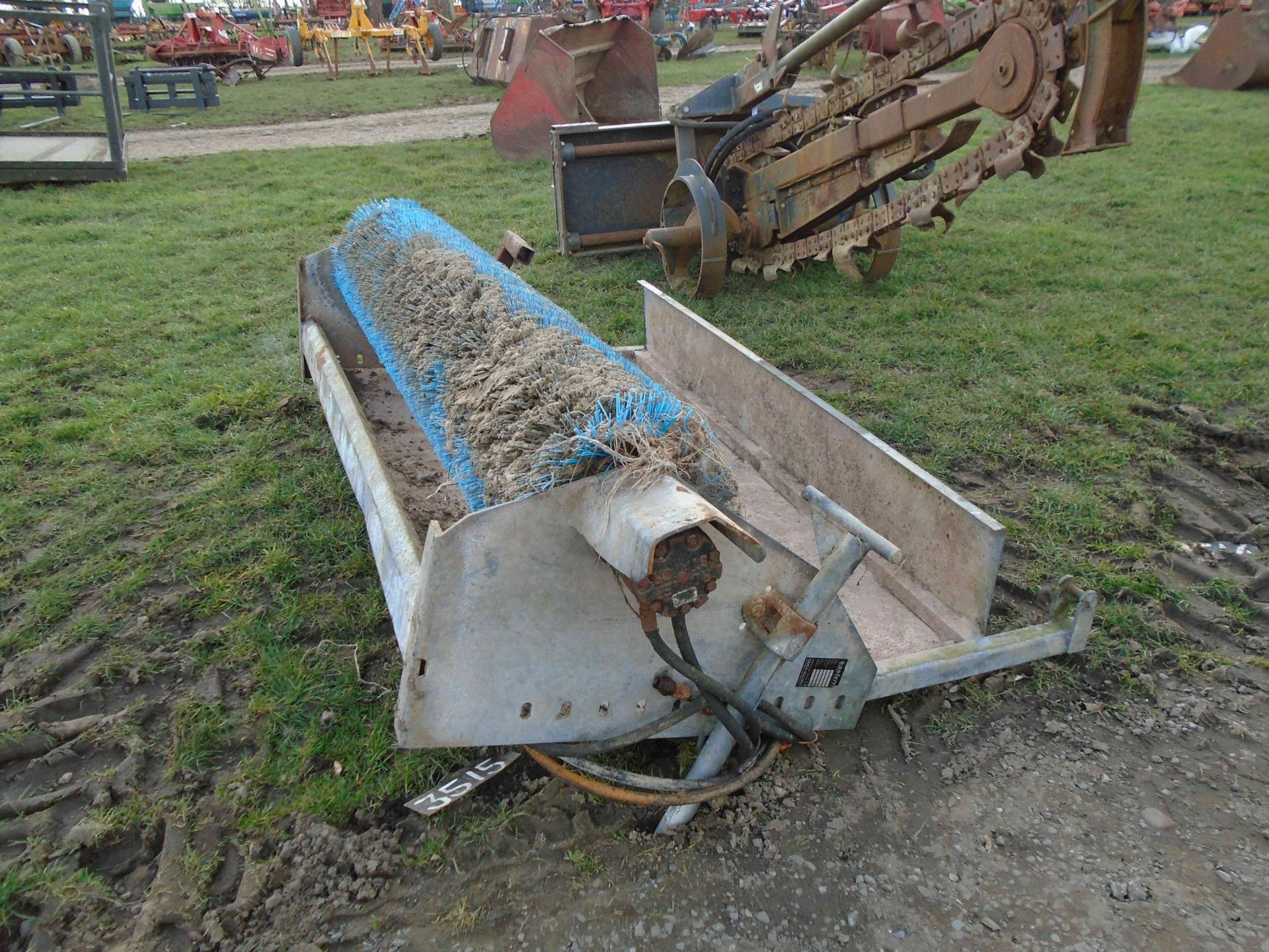 Eastern 6ft bucket brush, suit telehandler