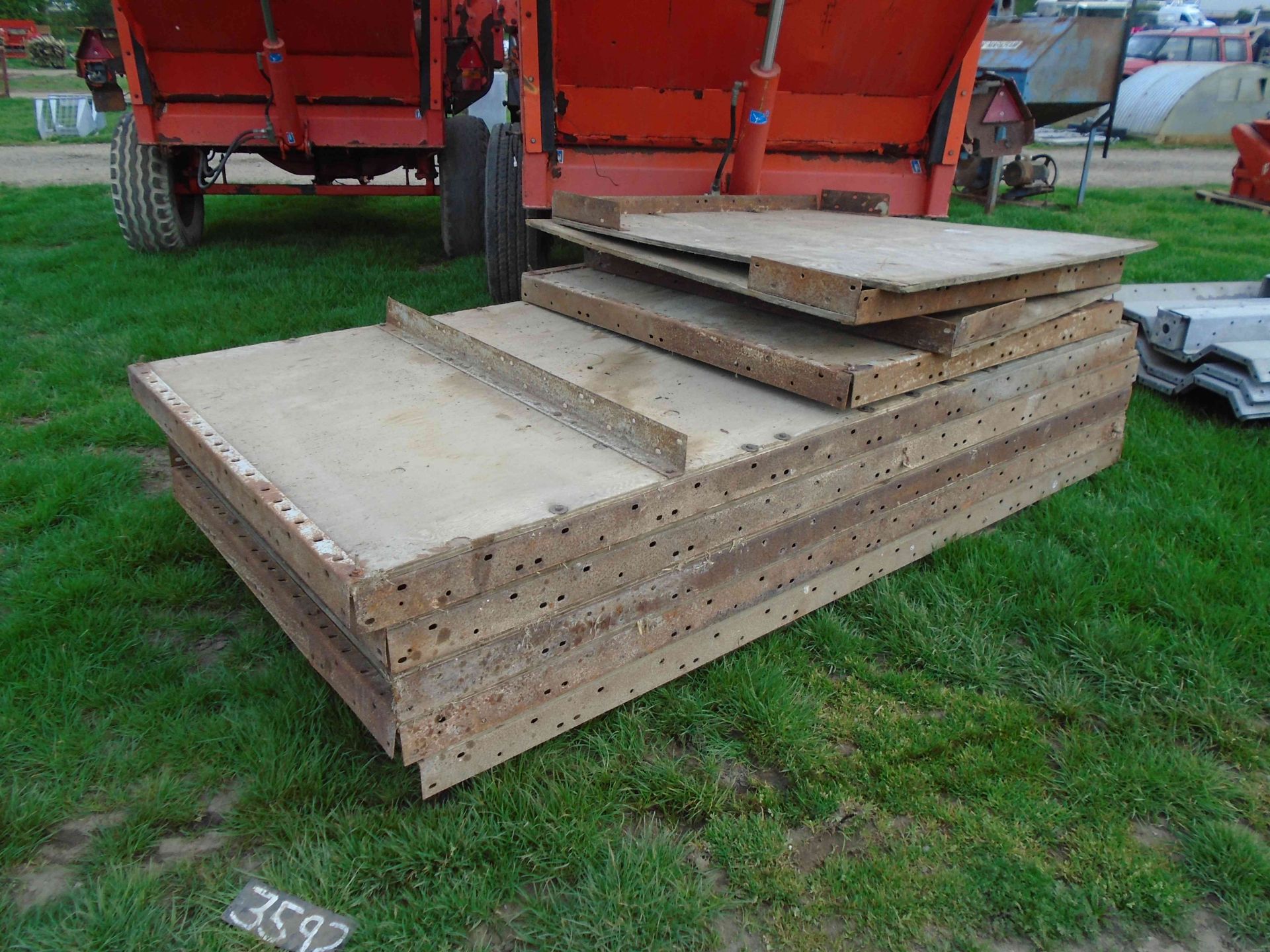 Quantity of 8'x4' and 4'x4' grain wall