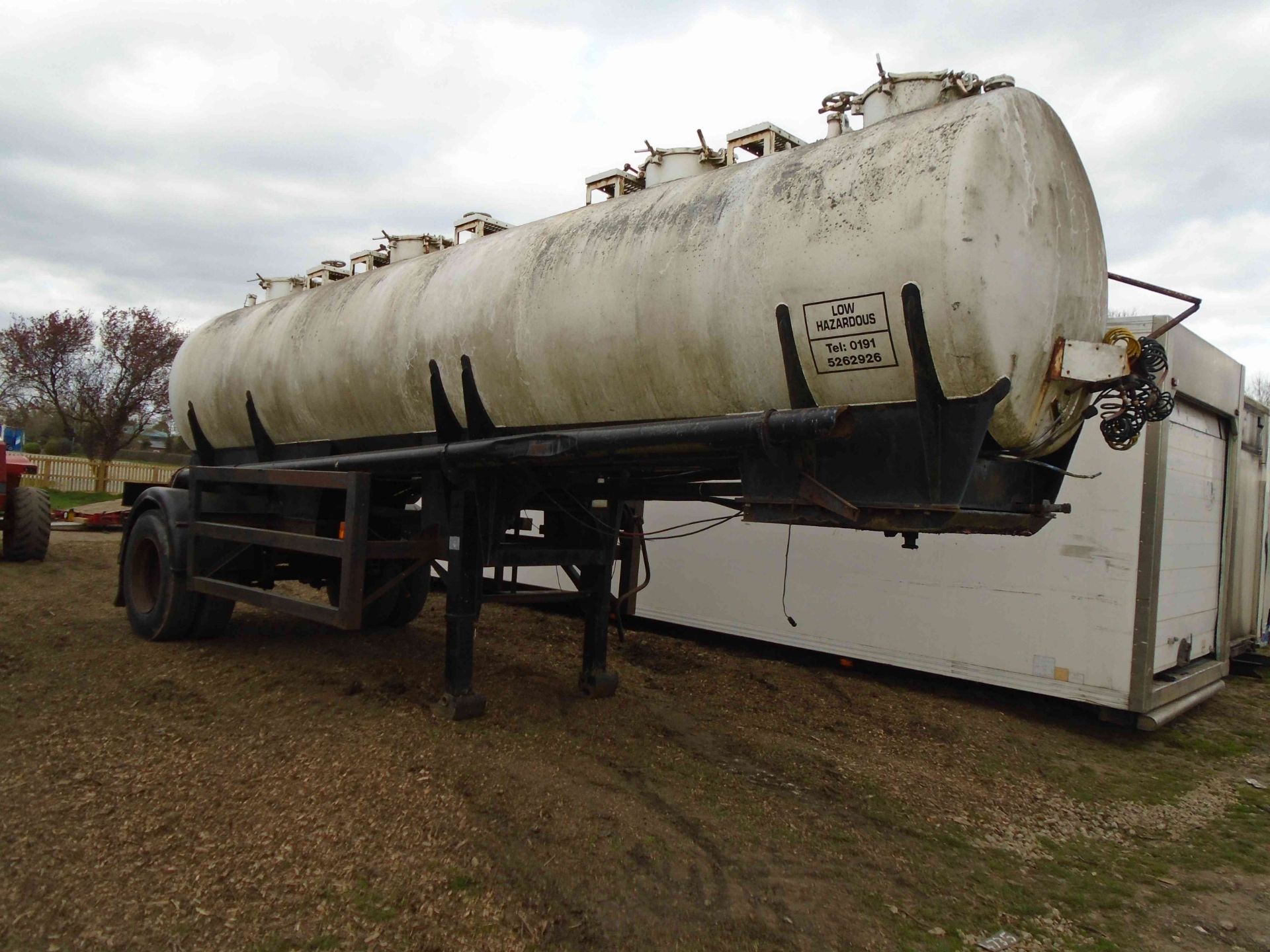 Articulated tanker, 4 compartments, single axle, no dolly