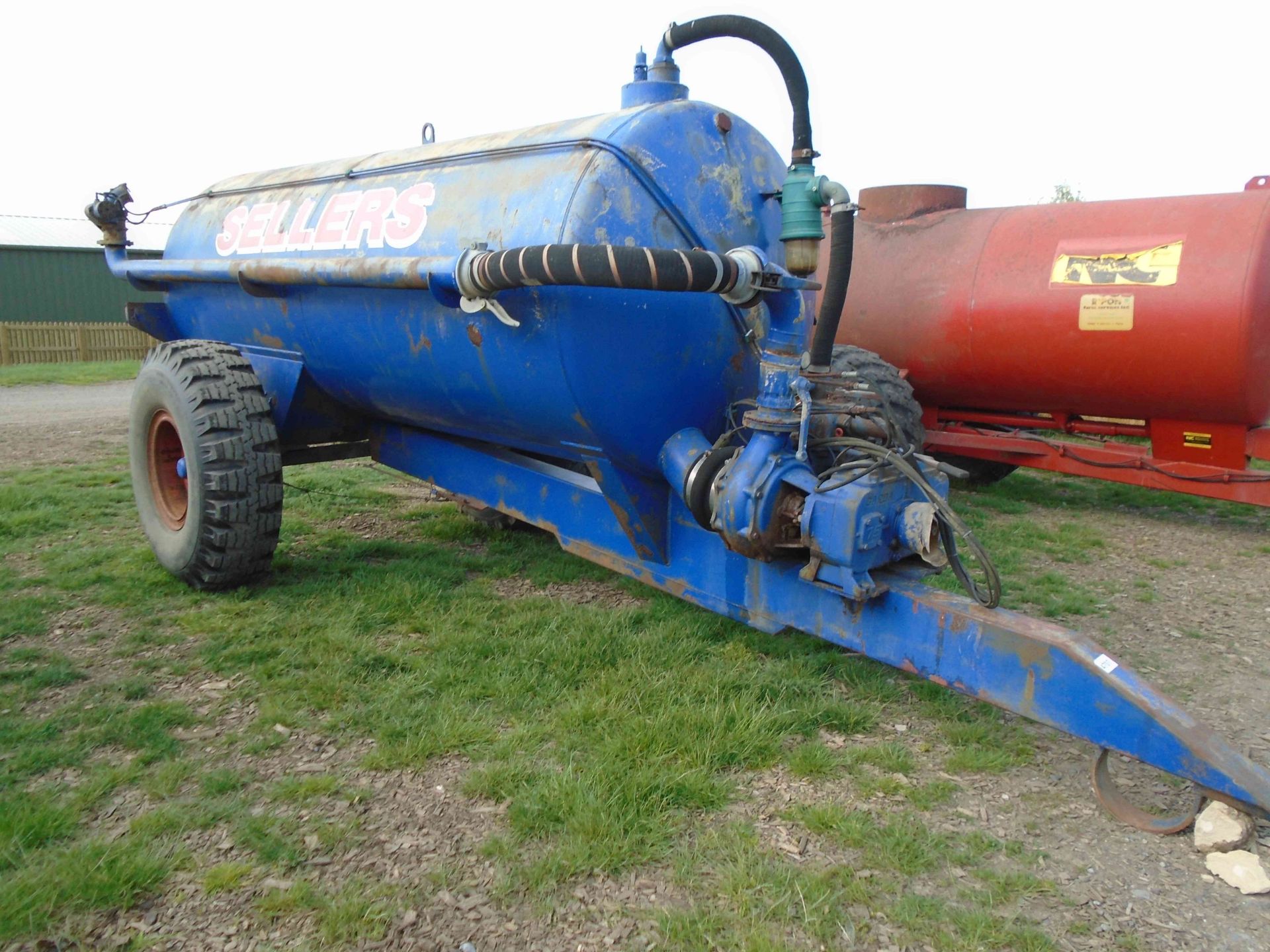1500 gallon slurry tanker, been used for water bowser