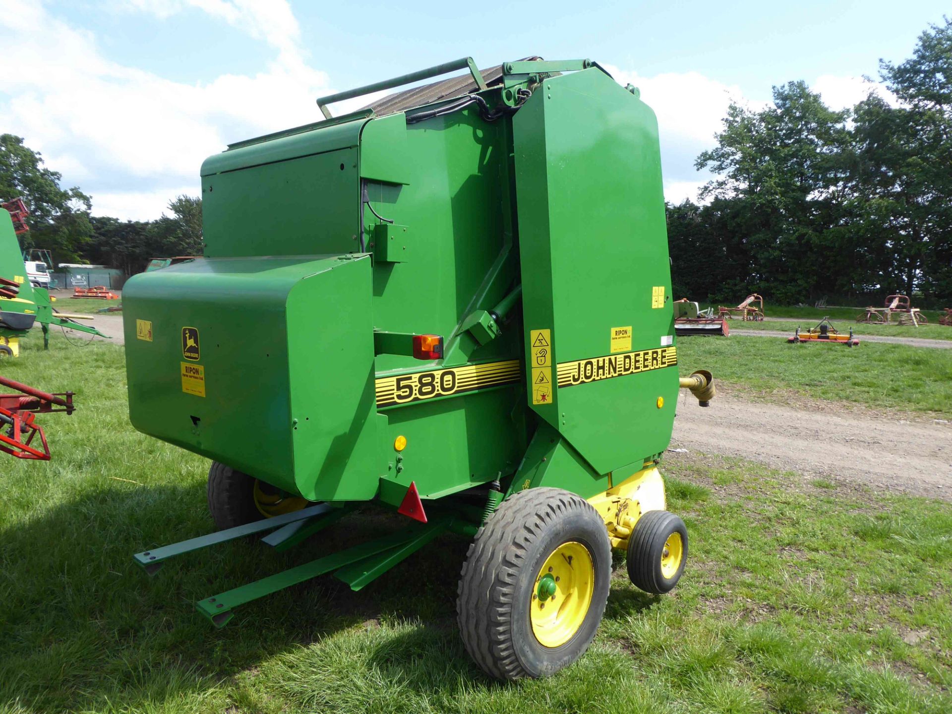 John Deere 580 round baler, net and twine, good running order