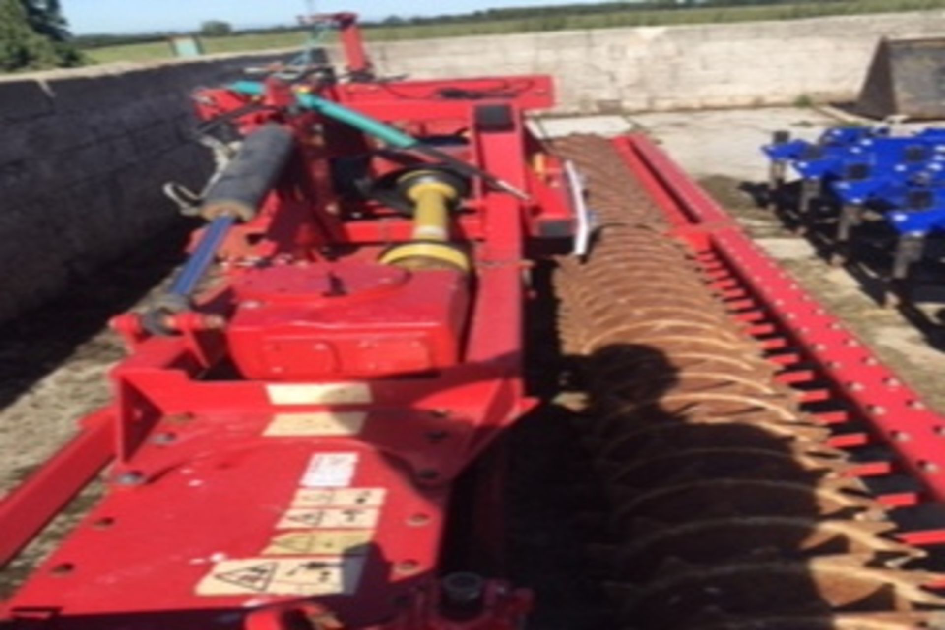 2013 Kongskilde 6m folding power harrow c/w packer roller - Image 3 of 4